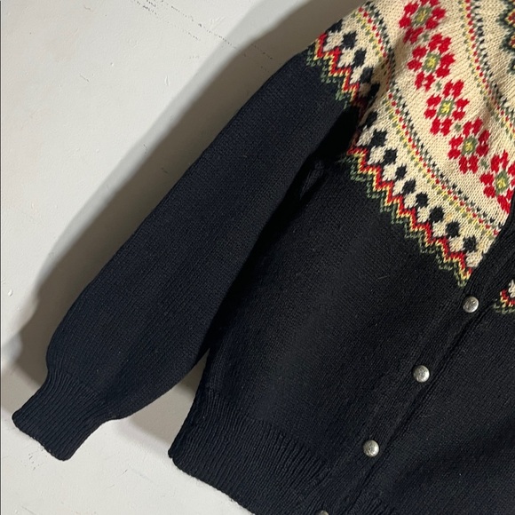 Norwegian Vintage Hand-knit Wool Cardigan - Picture 3 of 9